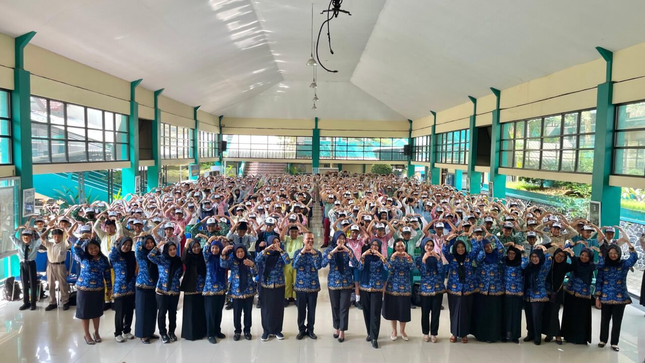Good Bye Merah Putih, Welcome Biru Putih